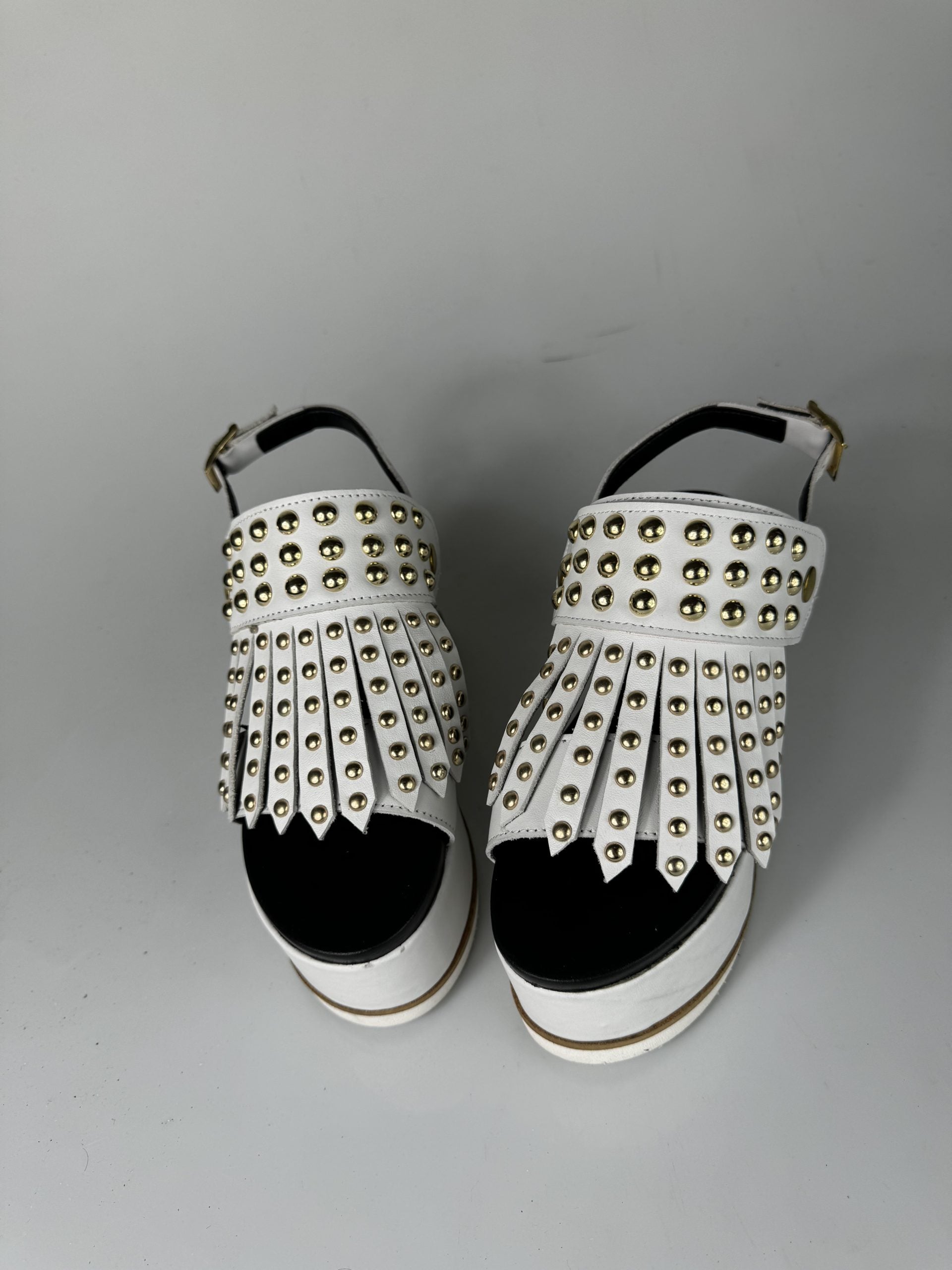 Holly51 pelle bianco borchie oro