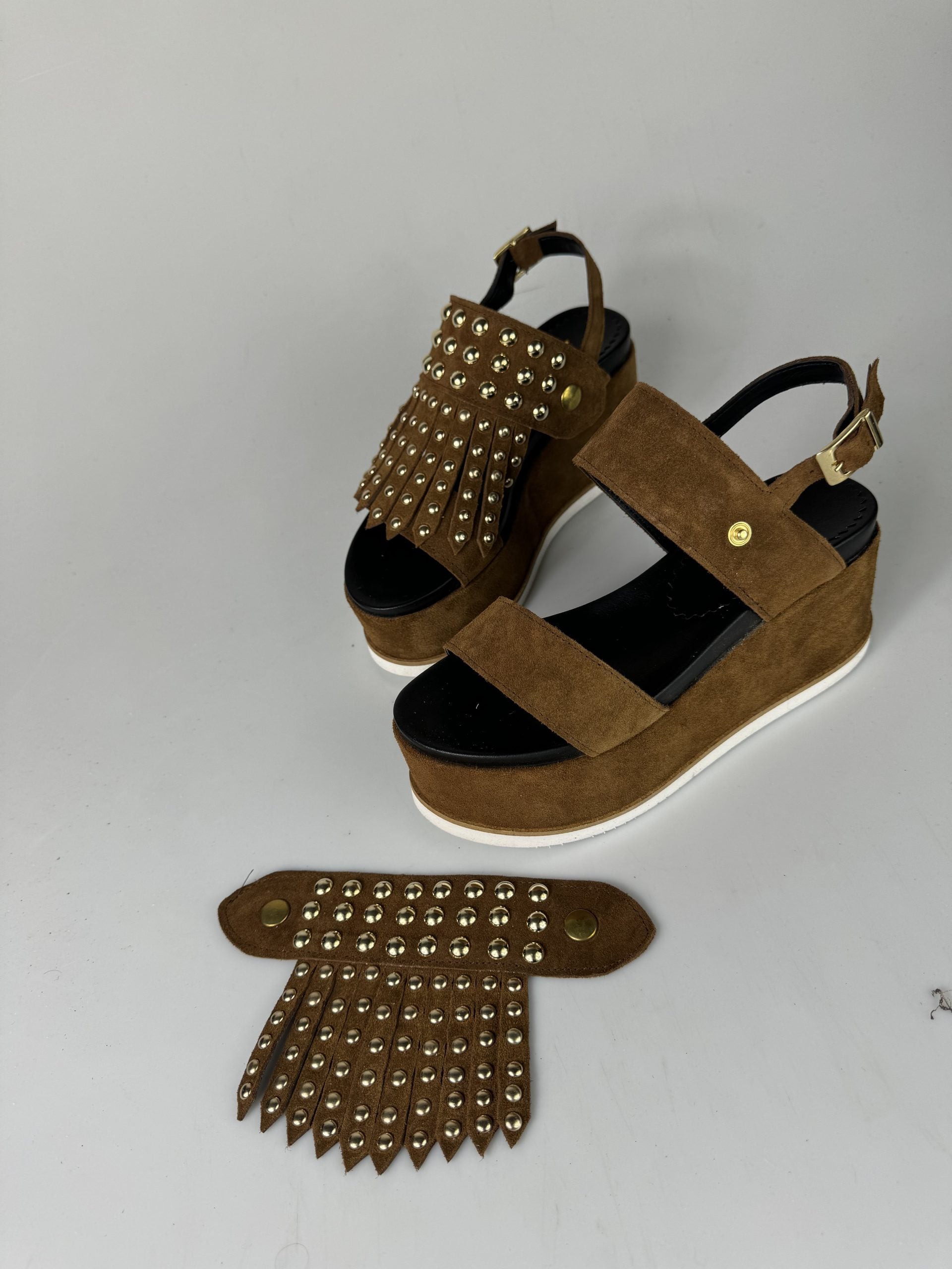 Holly51 cam cuoio borchie oro