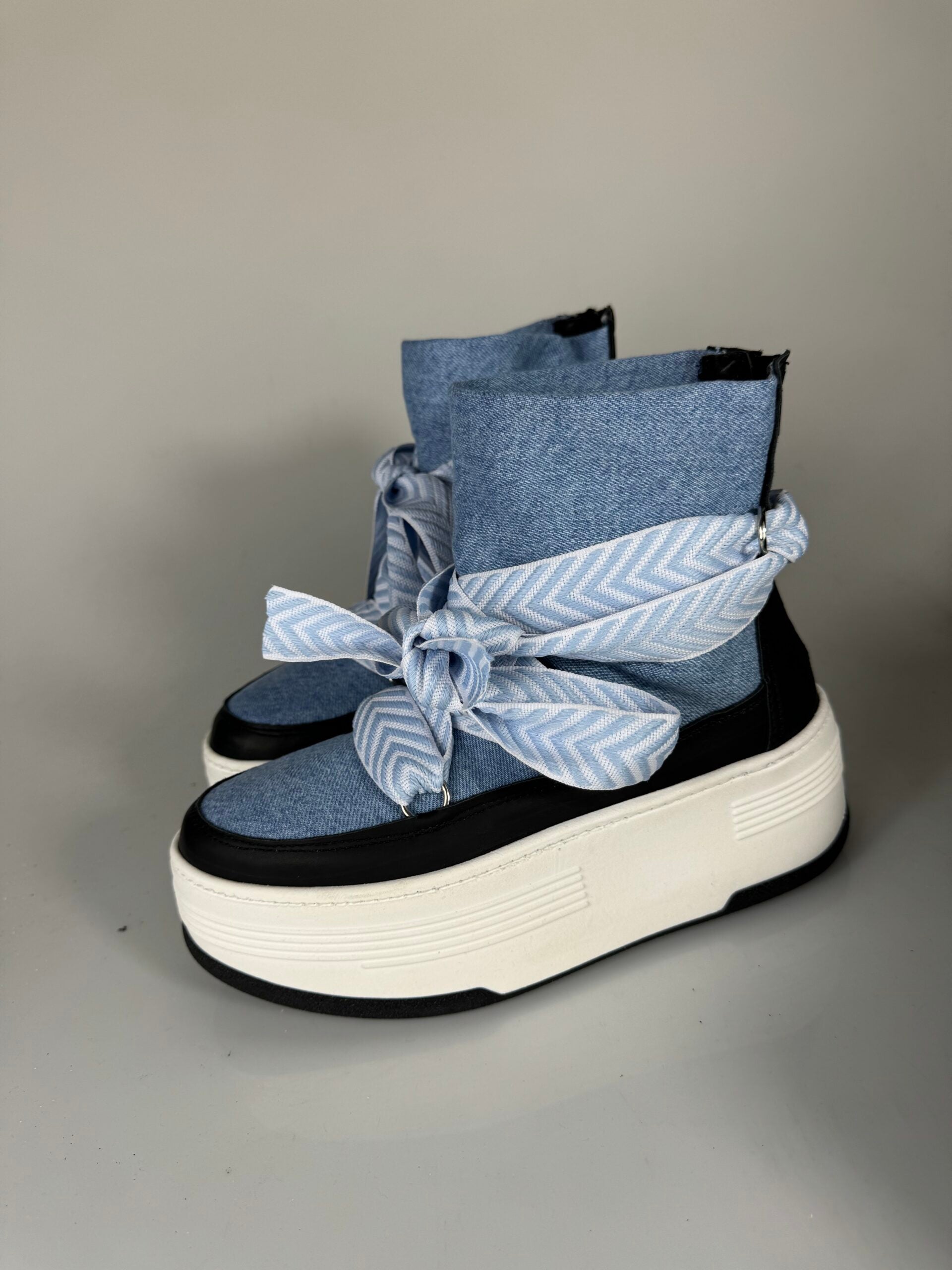 Wolf7 jeans rip nero laccio celeste