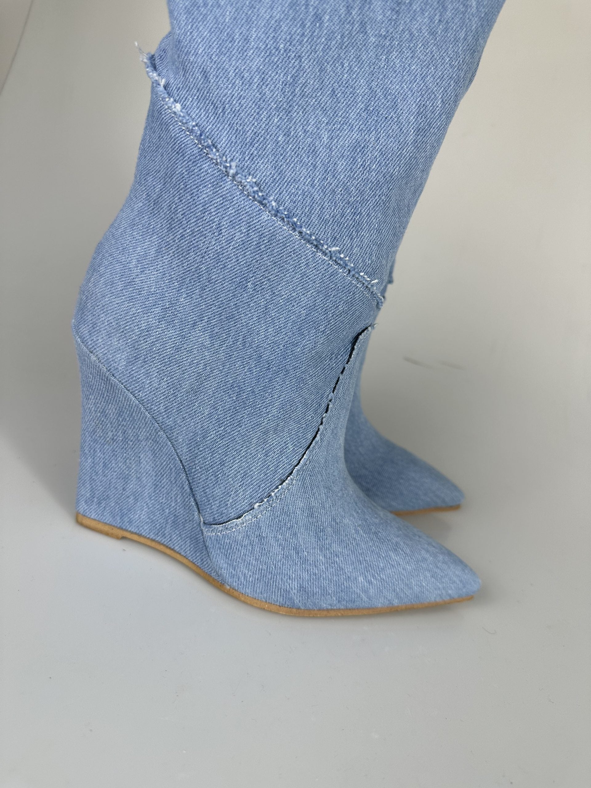 Aurora Santhoo basic jeans chiaro