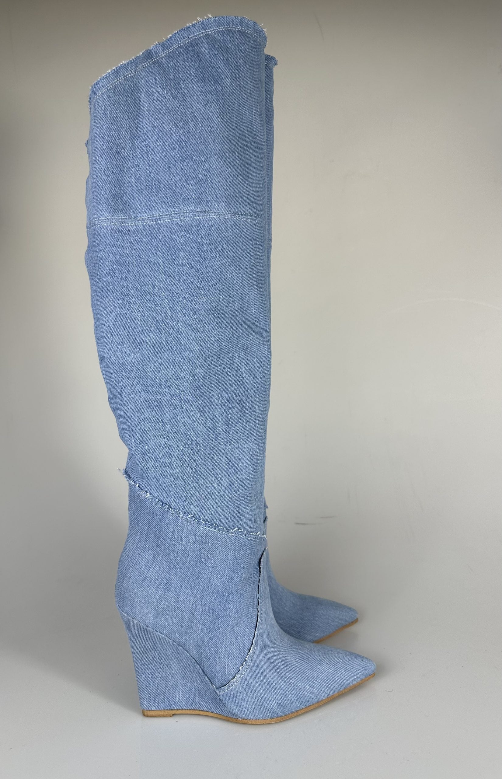 Aurora Santhoo basic jeans chiaro