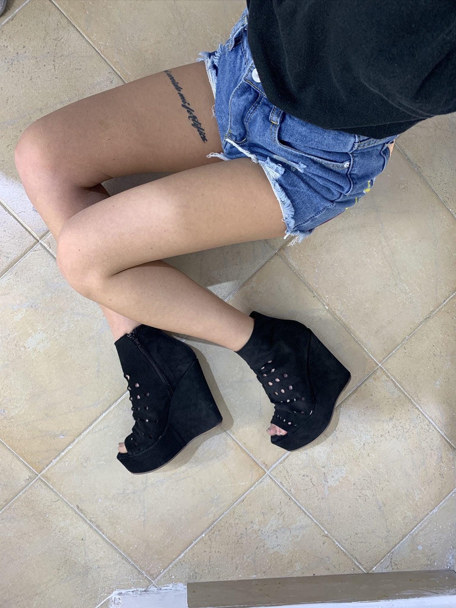 Carmensita buchi cam nero