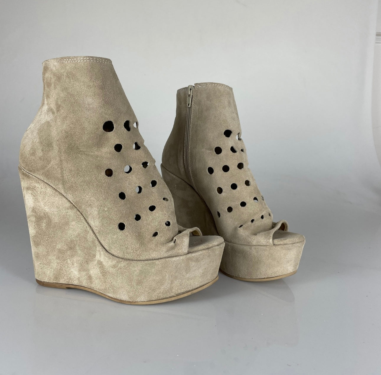 Carmensita buchi cam beige