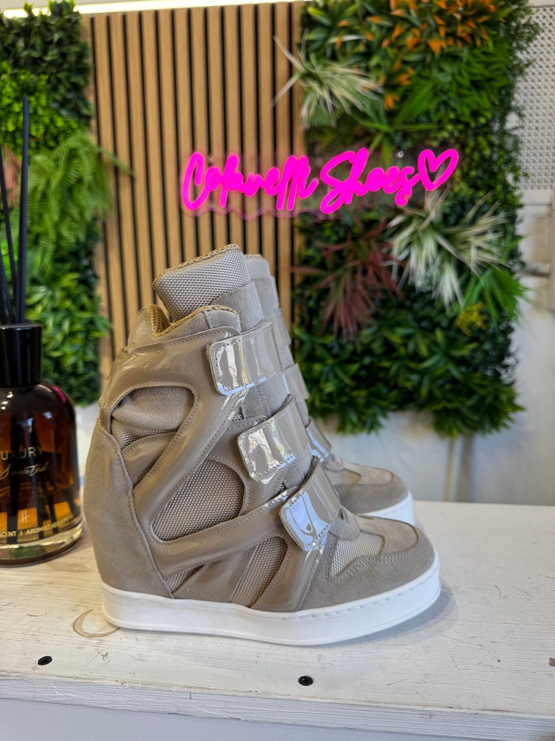 Full up train vernice camoscio beige