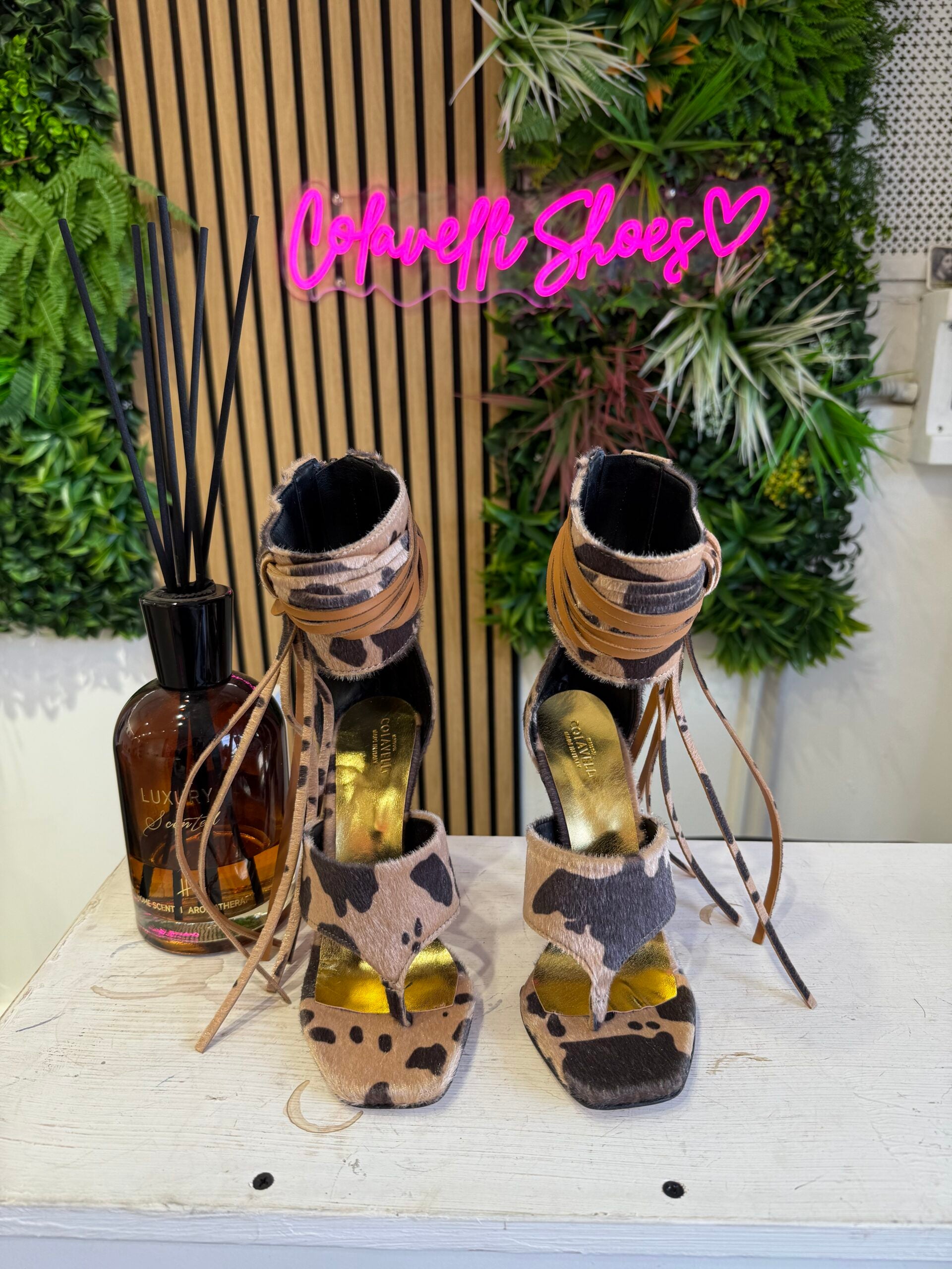 Aurora Jeffry Beige Cow