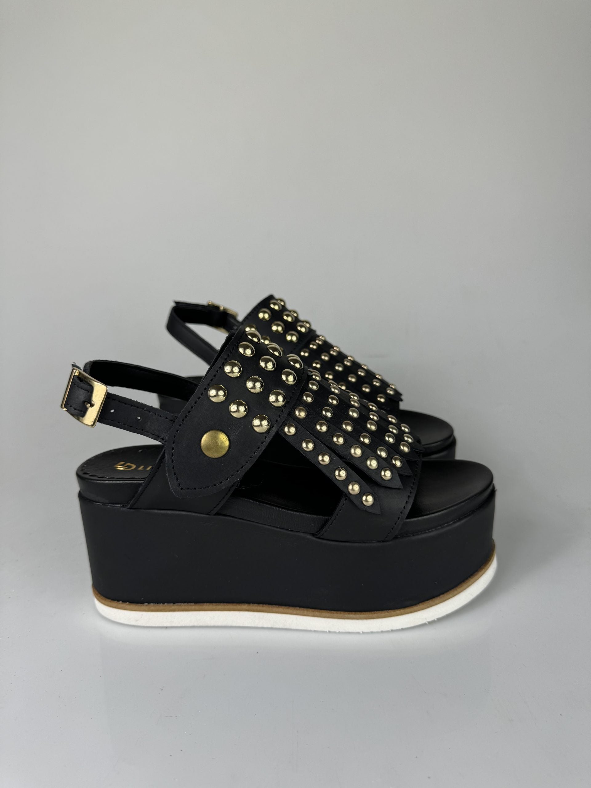 Holly51 pelle nero borchie oro
