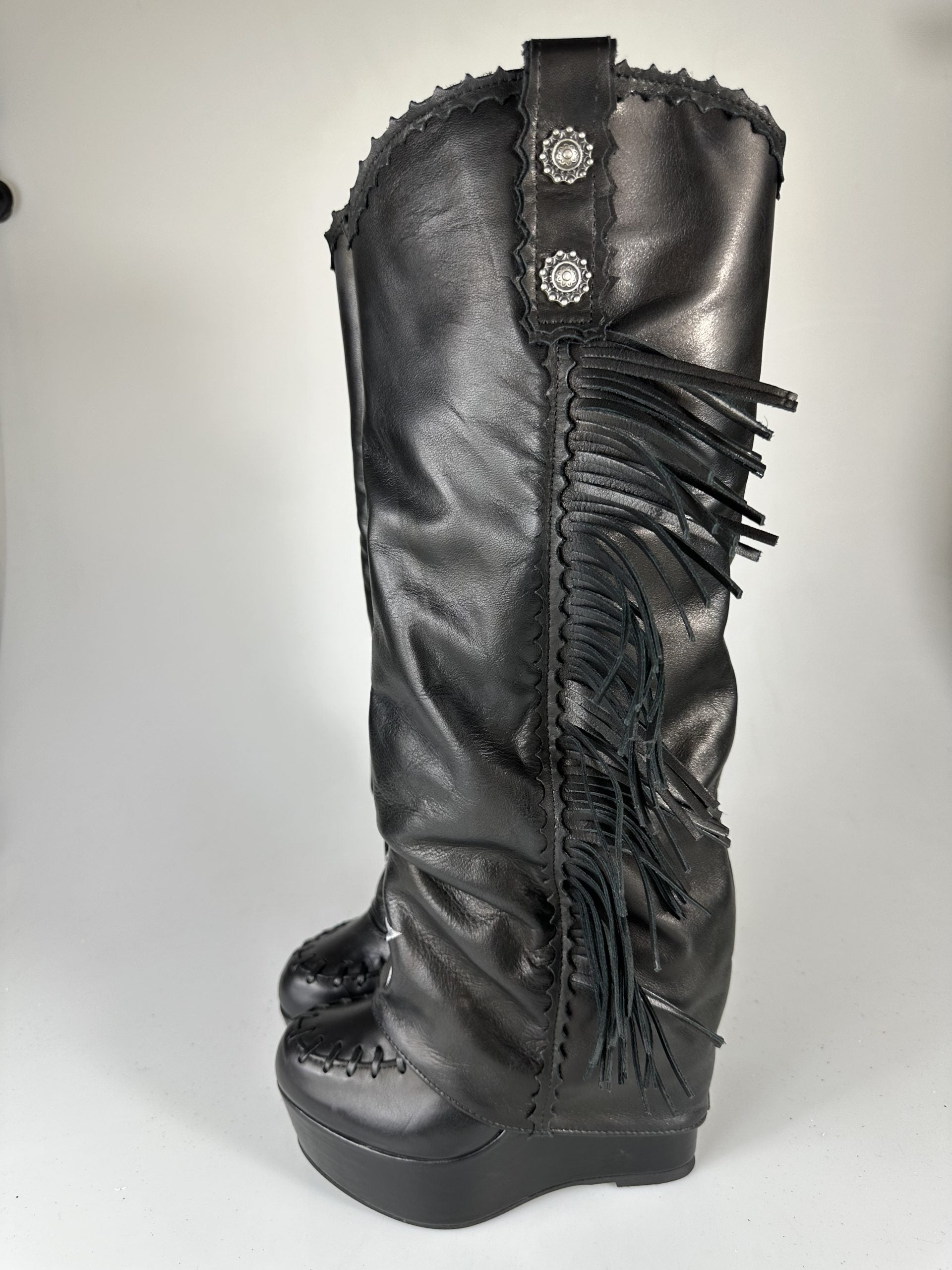 Carmensita euphoria black leather closed toe