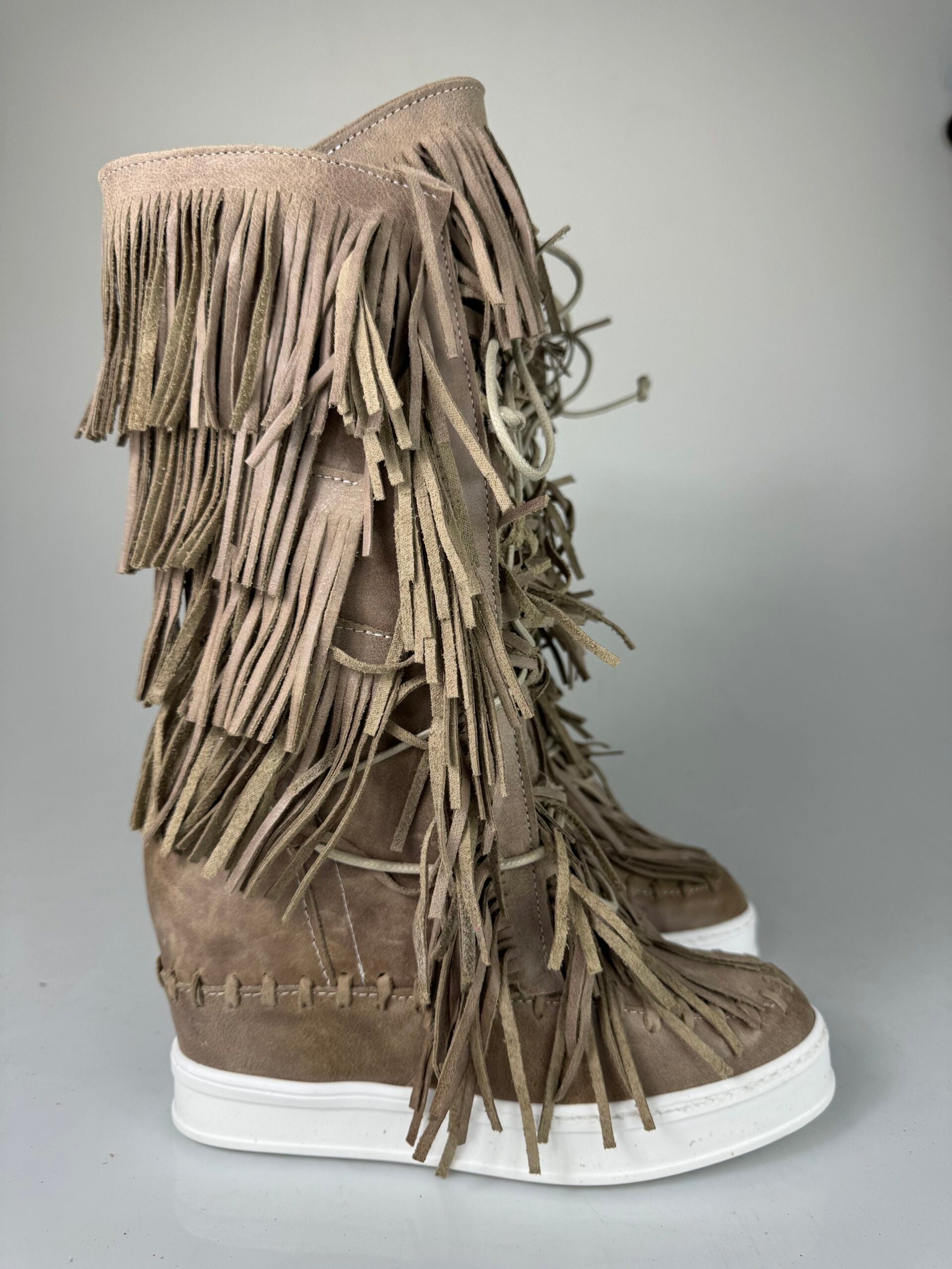 Regolar pelle slavata beige 2024