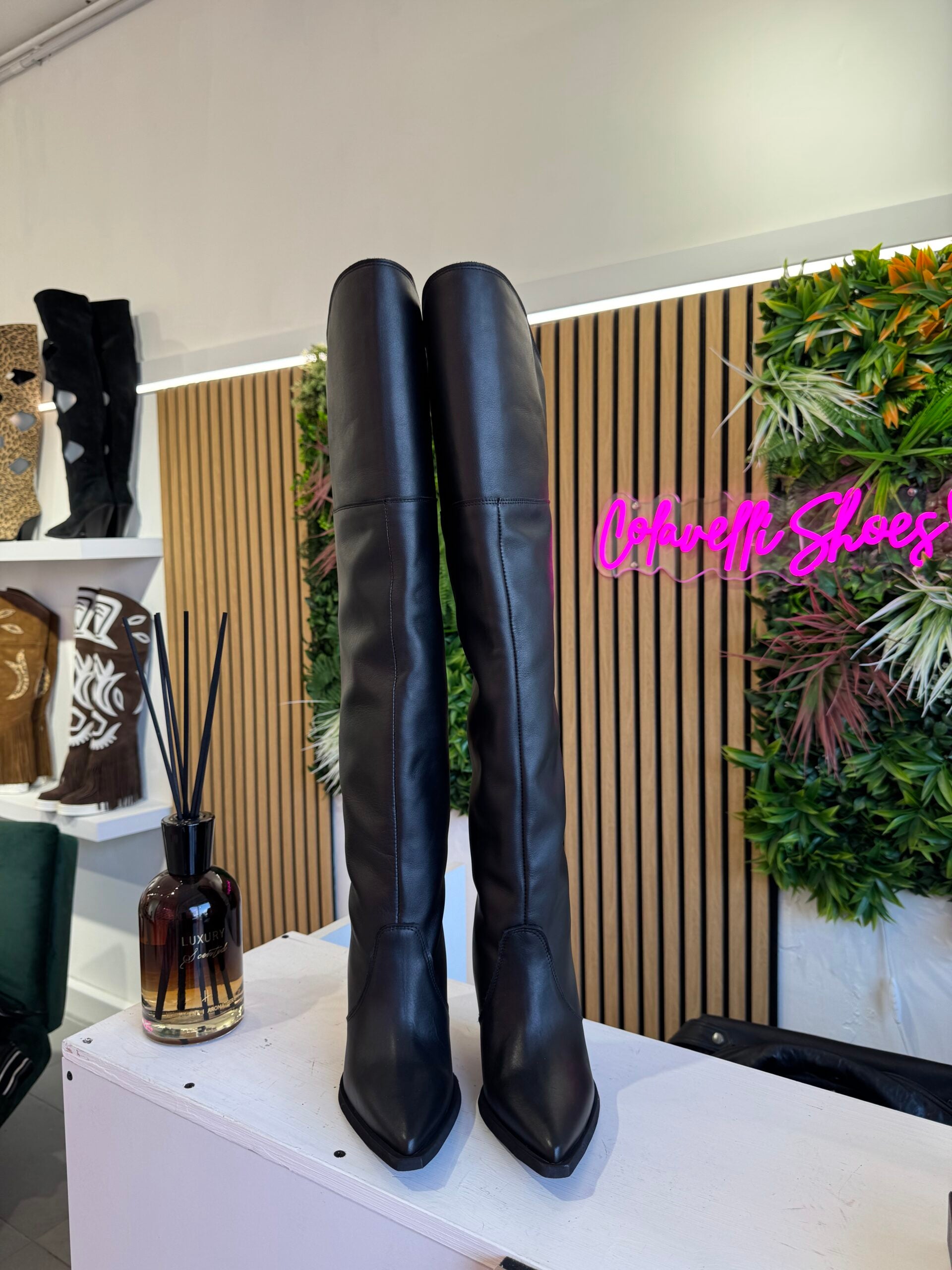 Gabriella Santho basic black leather