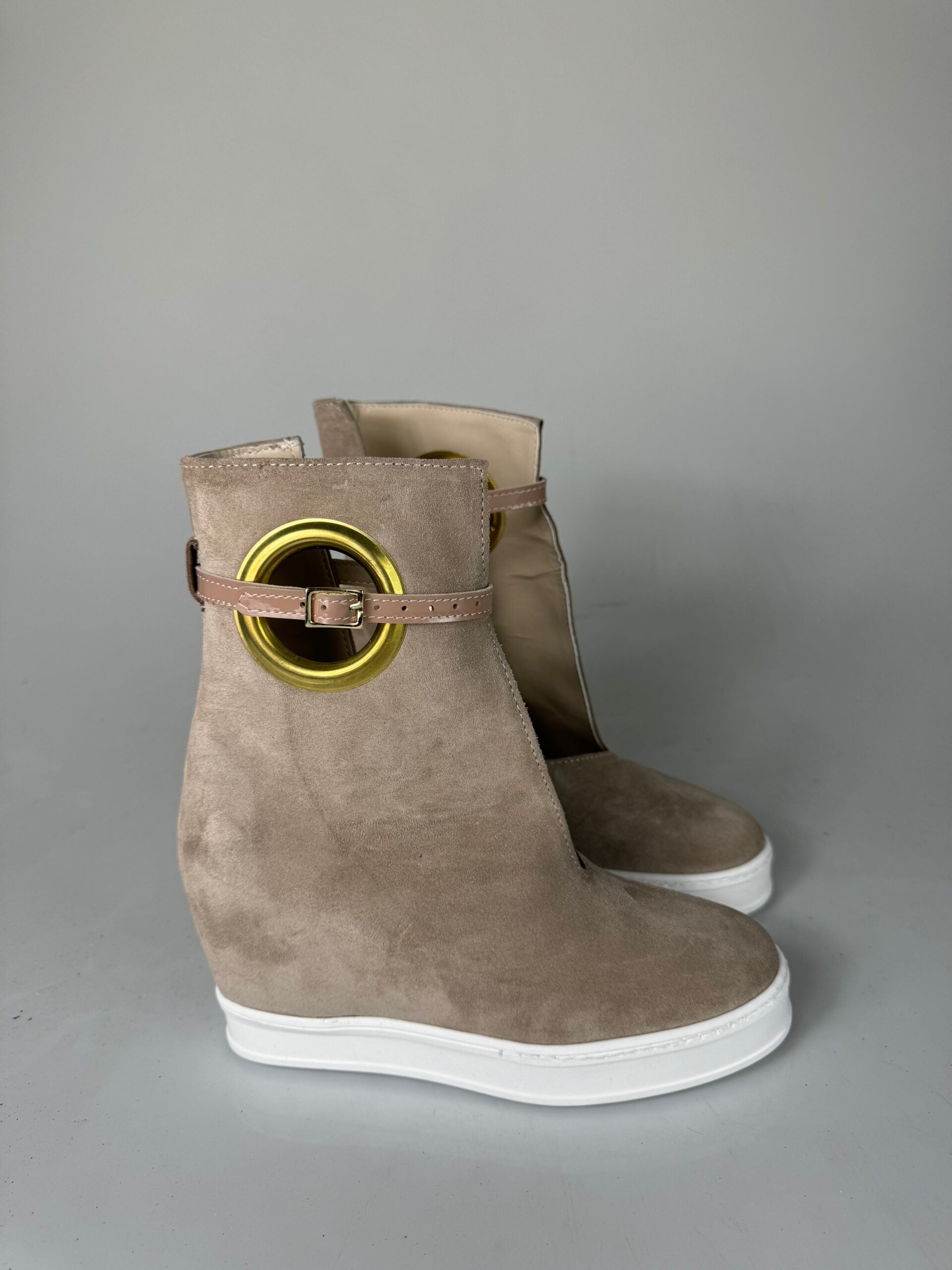 Borde de leva beige completo