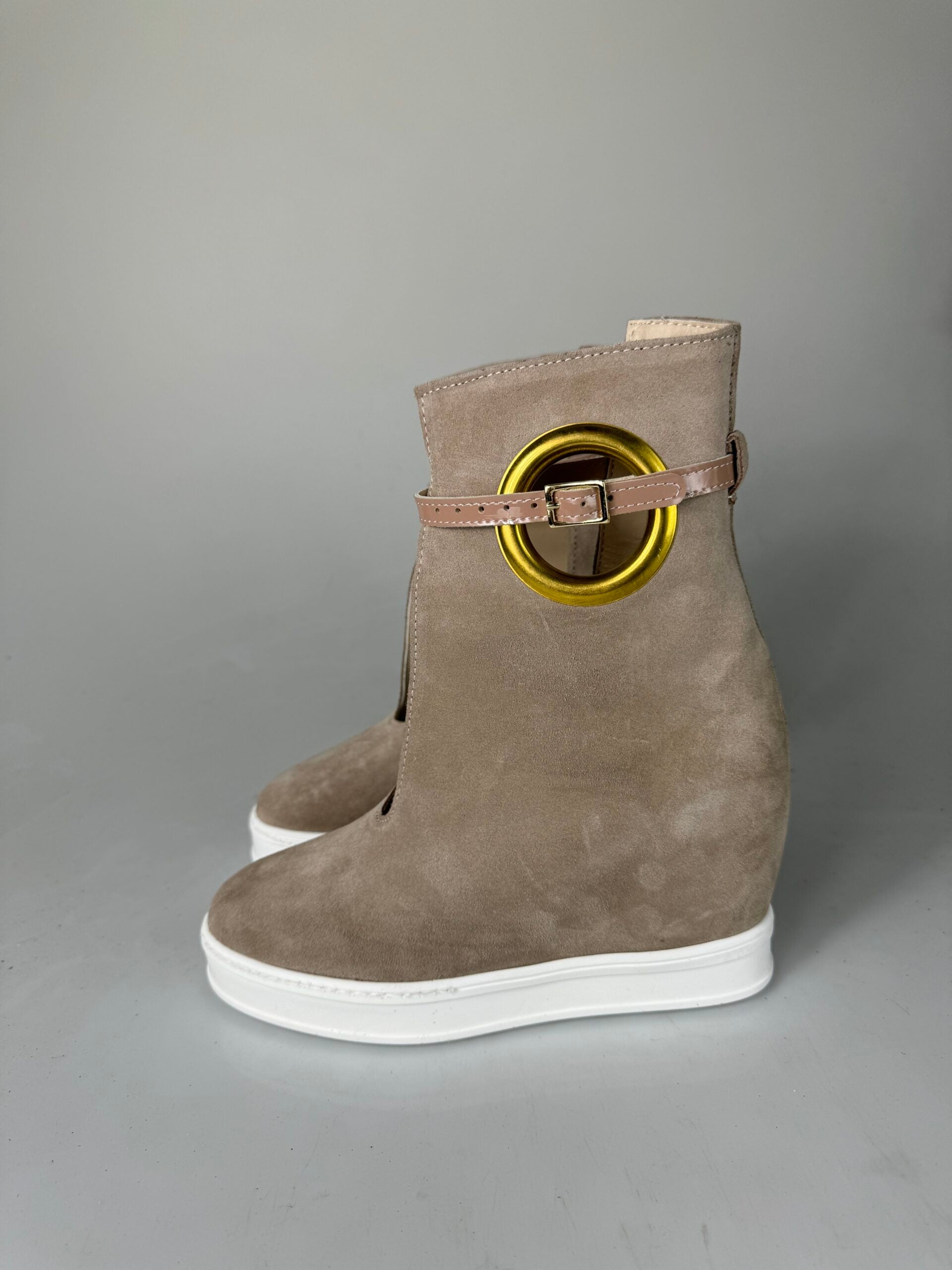 Borde de leva beige completo