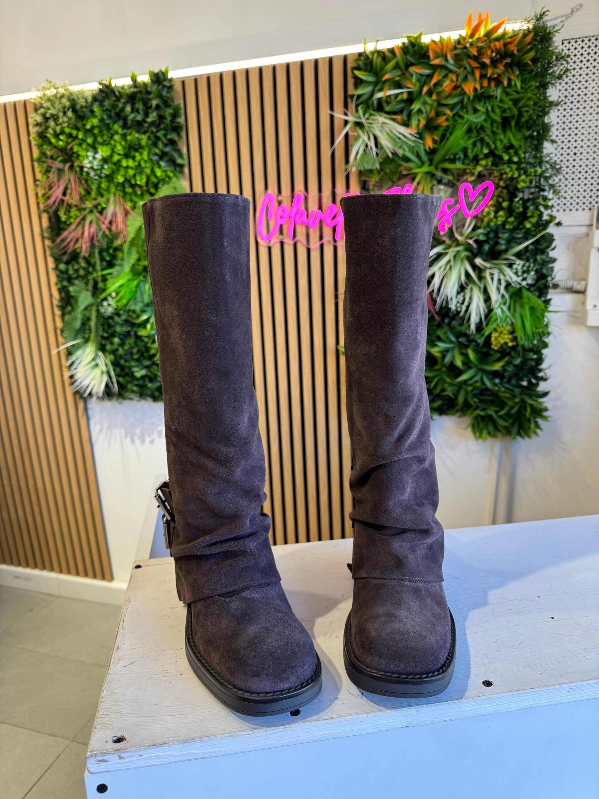 Armer5 chocolate suede