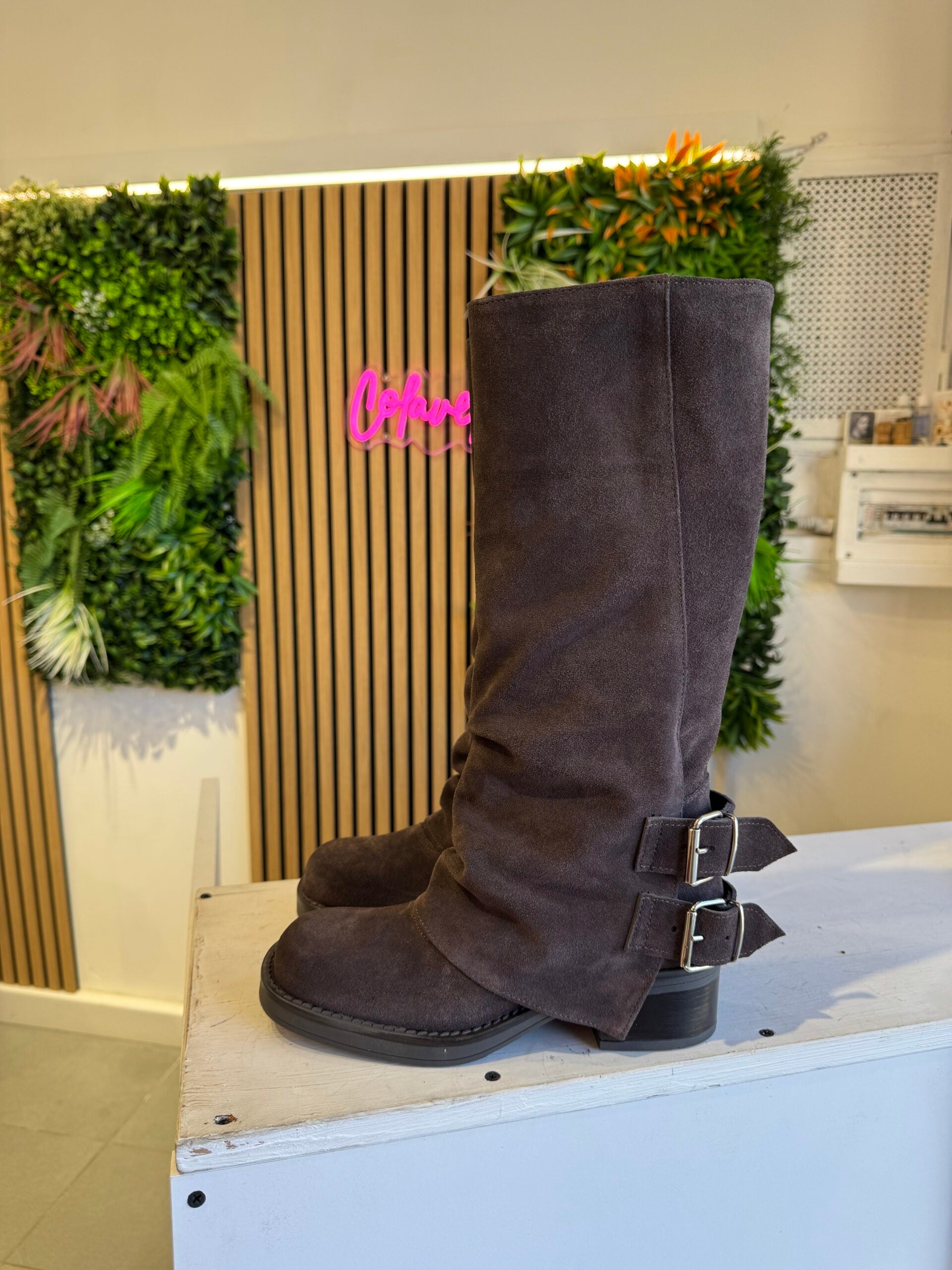 Armer5 chocolate suede