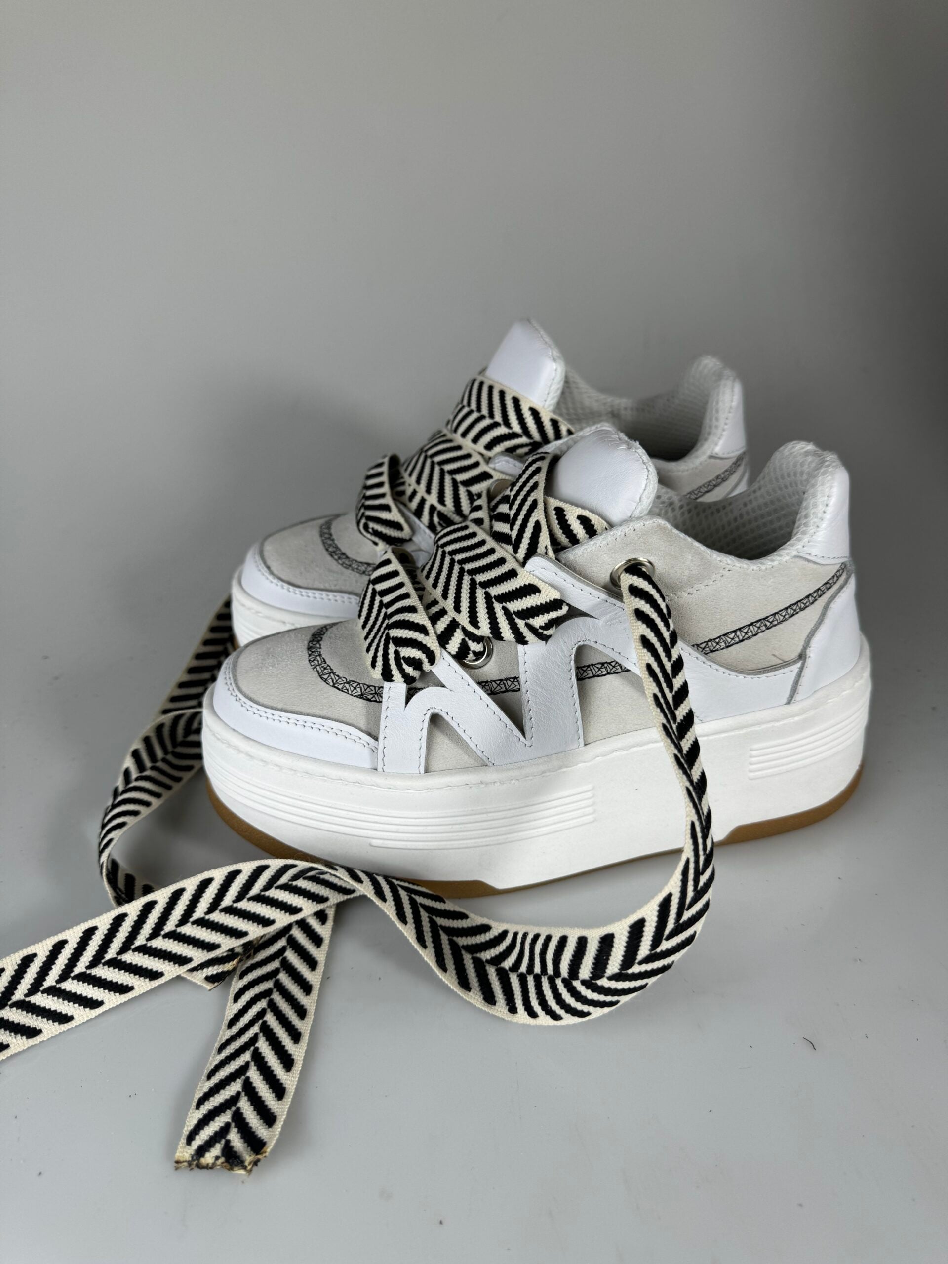 Wolf5  pelle/cam bianco laccio b/n