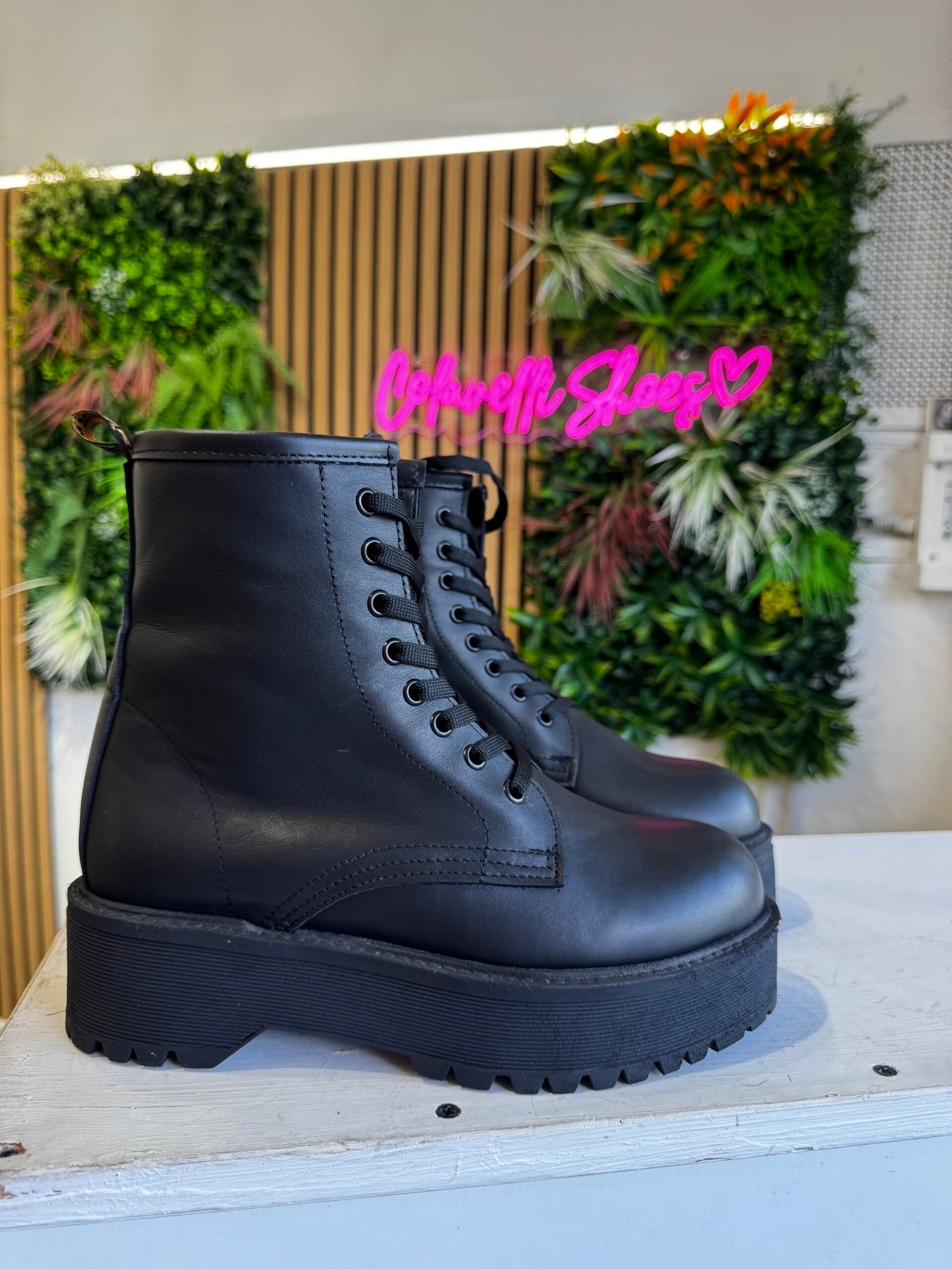 6060 pelle nero suola nera