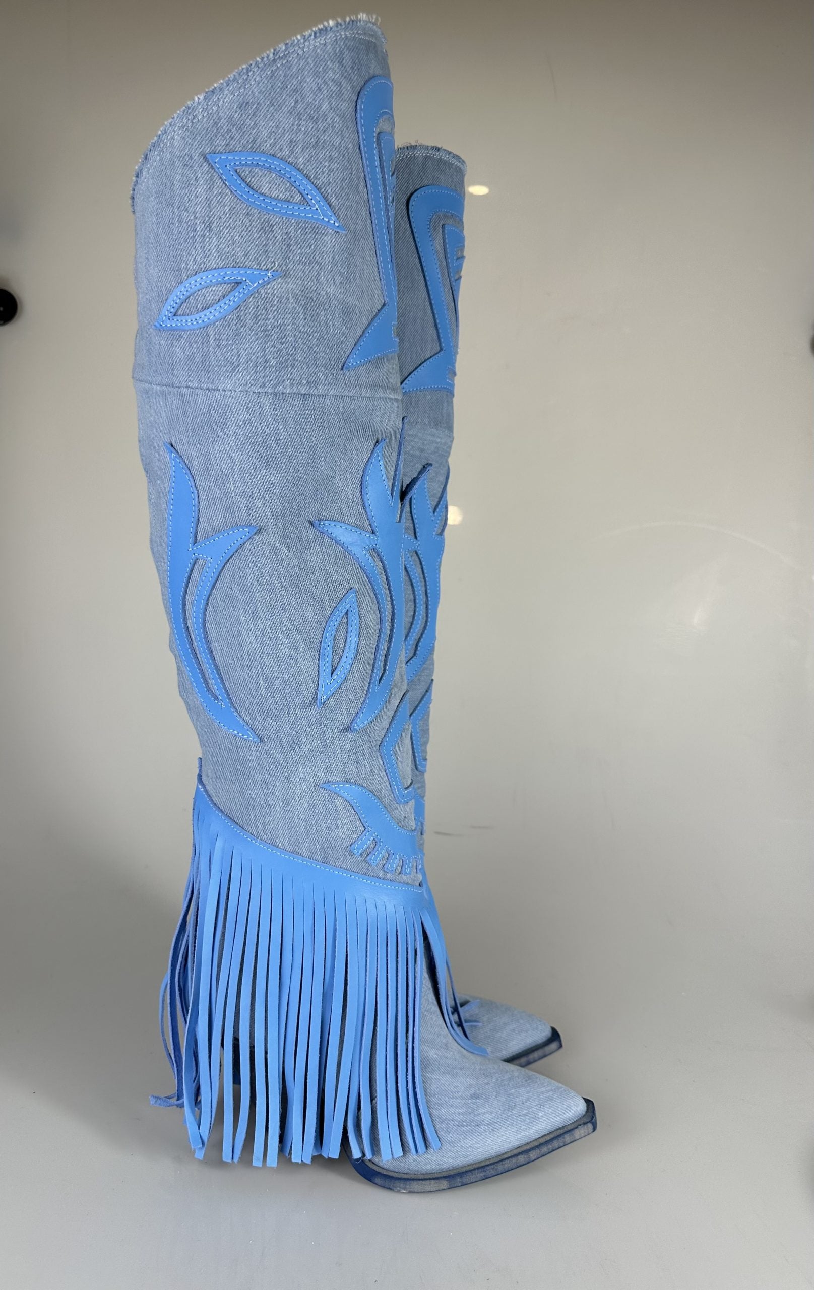 Gabriella Santhoo jeans rip pelle celeste