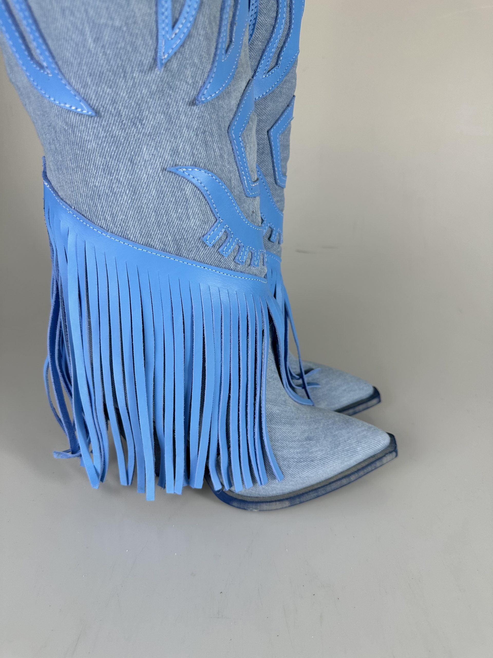 Gabriella Santhoo jeans rip pelle celeste